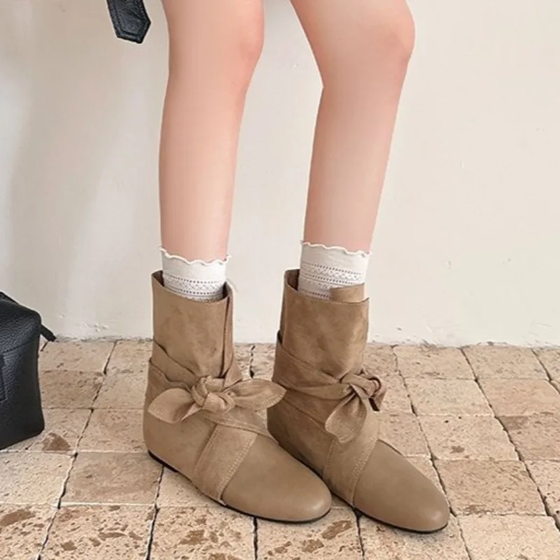 Street Fashion Rome 2026 - Sepatu Bot Pendek Wanita Model Simpul