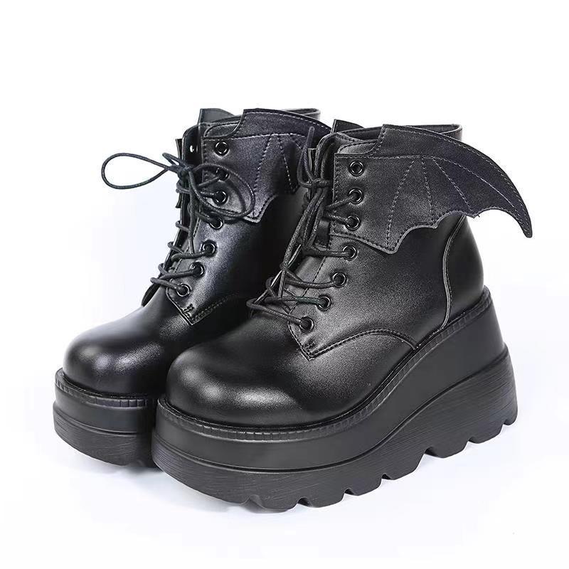 Street Fashion Plus Size - Sepatu Bot Platform Gothic Wanita Model