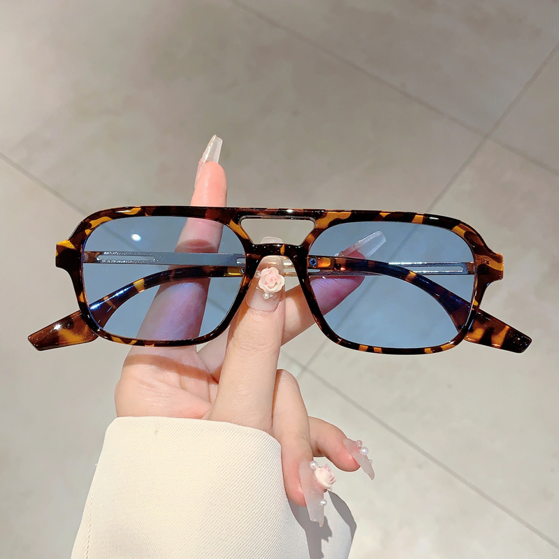 Street Fashion Brands - Kacamata Hitam Wanita Trendy Model Double