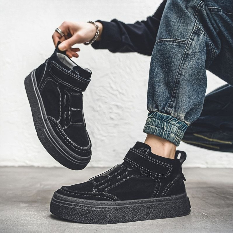 Street Fashion Rome 2026 - Sepatu Velcro High Top Fashion 2026