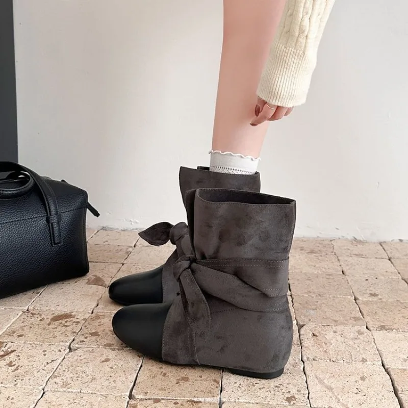 Sepatu Bot Pendek Wanita Model - Street Fashion Rome 2026 ulasan dan harga