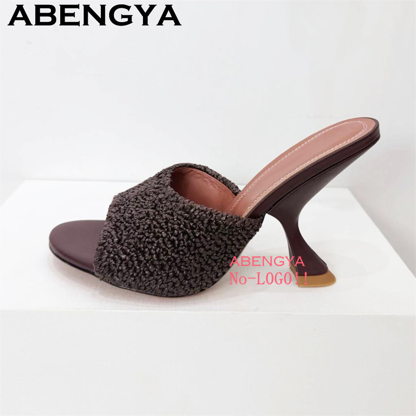 Sandal Hak Tinggi StrangeThin  - Street Fashion Rome 2026 ulasan dan harga